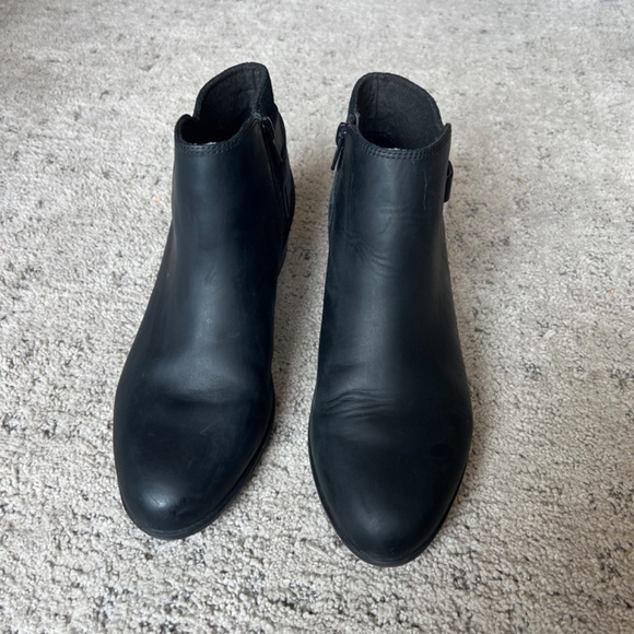 Clarks booties Addiy Gladys Leather Black Side Zip Size 8.5 M - Picture 5 of 7